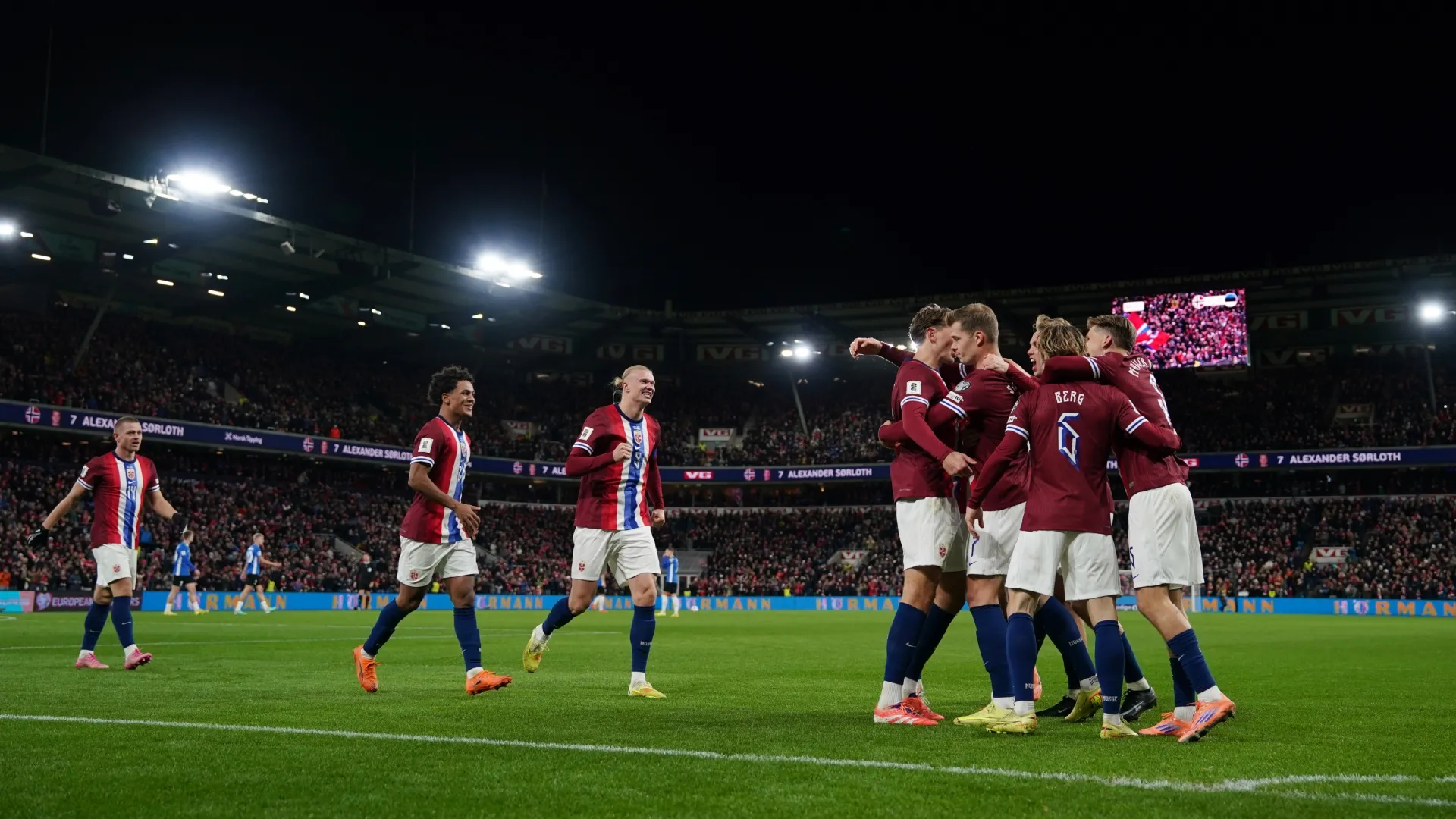 Players of Norway celebrating Alexander Sorloth's goal vs. Estonia.