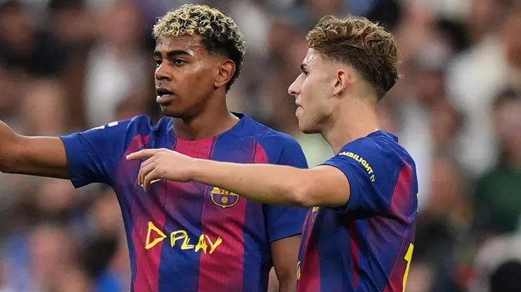 Barcelona stars Lamine Yamal and Fermin Lopez talking to each other.