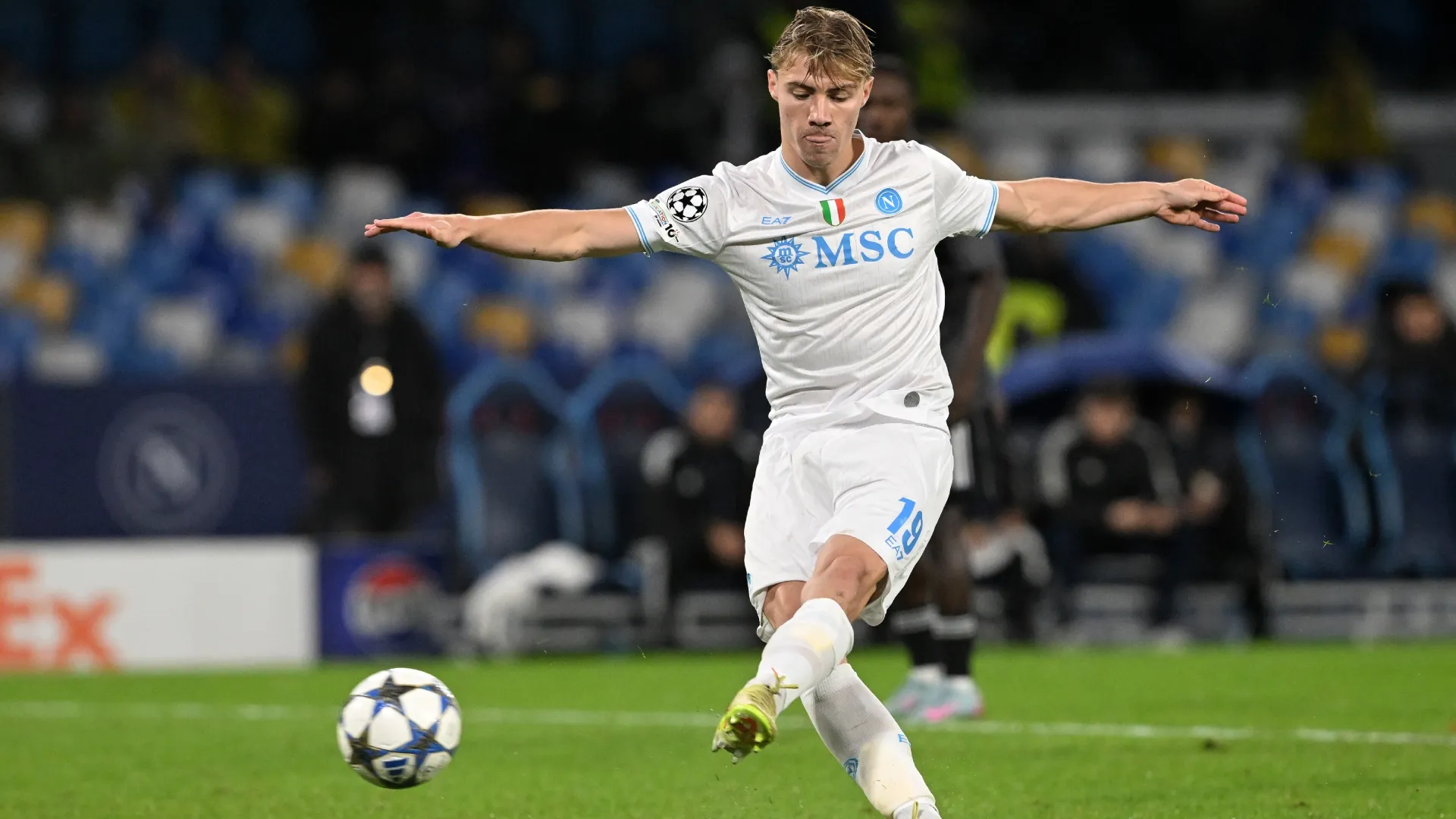 Rasmus Hojlund of SSC Napoli takes a penalty.