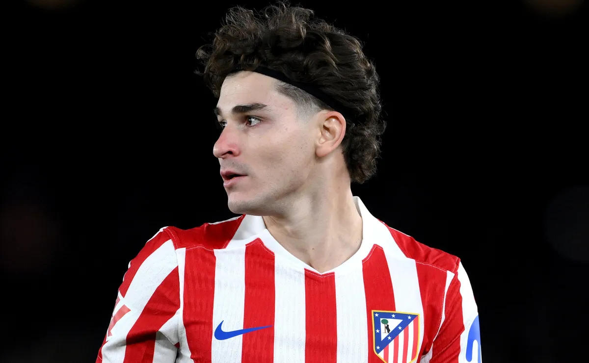 Julian Alvarez’s agent delivers 10-word response to Barcelona transfer rumors