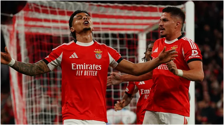 Richard Rios of SL Benfica celebrates with teammate Franjo Ivanovic