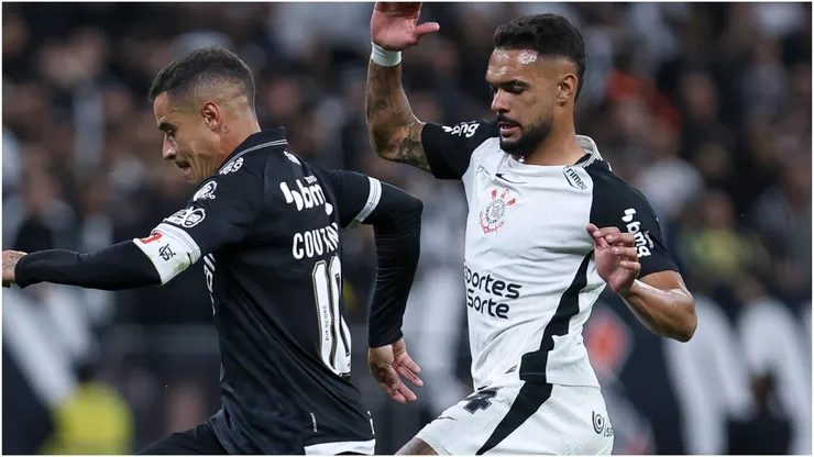 Philippe Coutinho of Vasco da Gama runs with the ball in front of Raniele of Corinthians