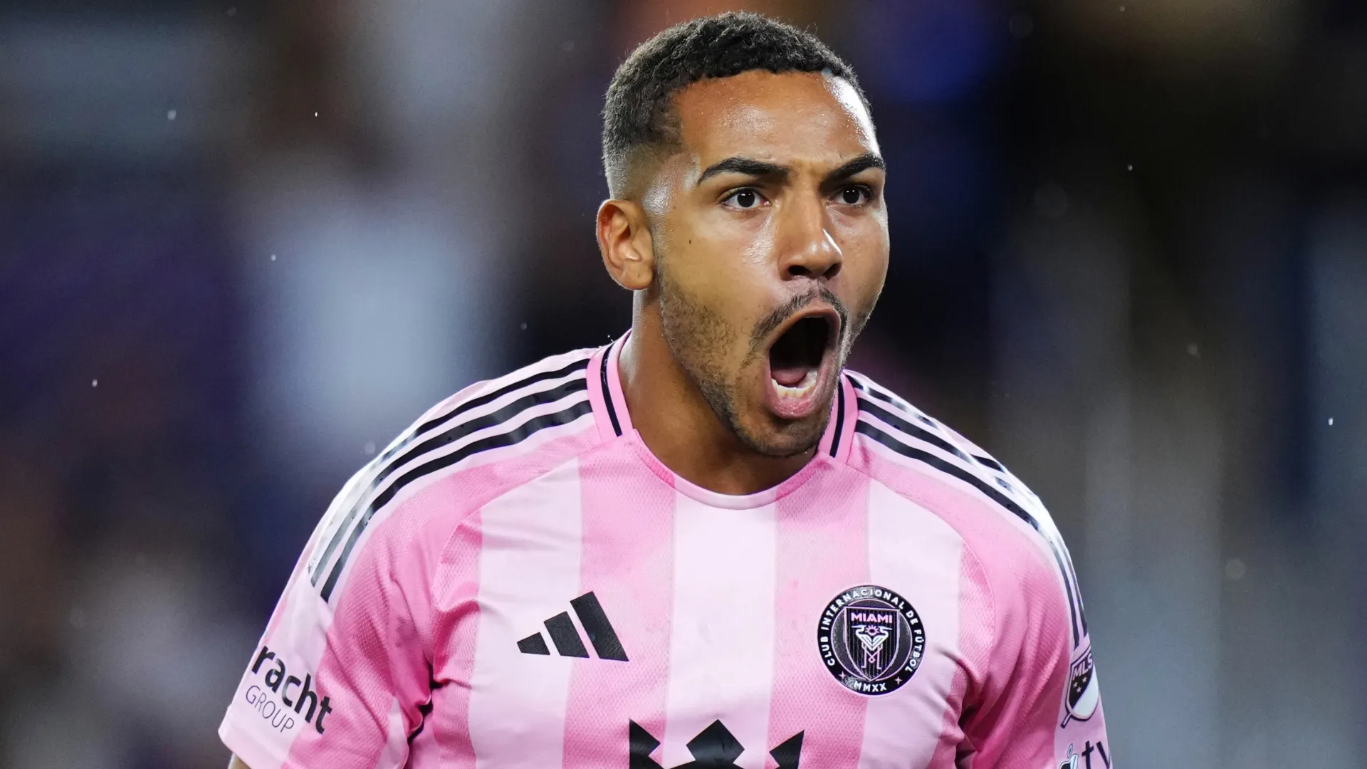 Italian midfielder Yannick Bright.