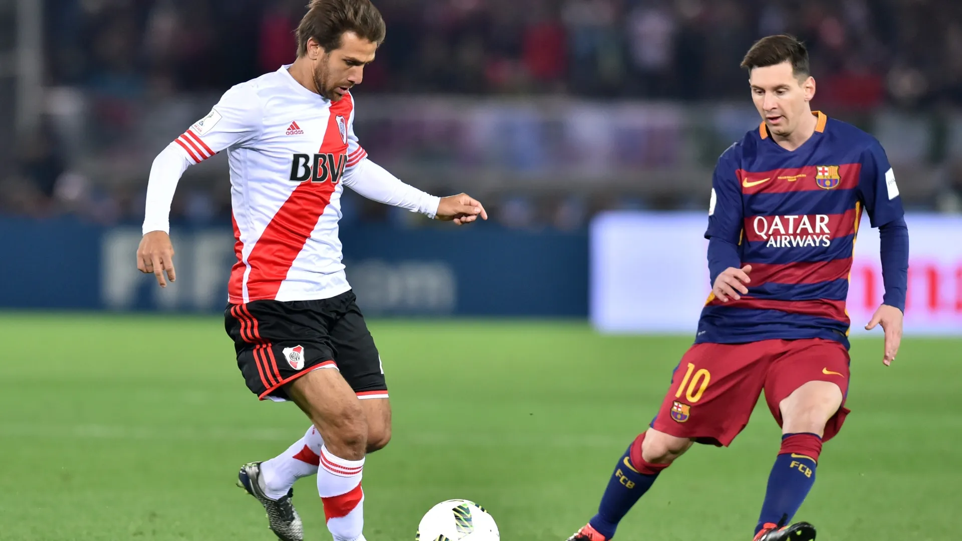 Lionel Messi playing for Barcelona against River Plate at the 2015 FIFA Club World Cup.