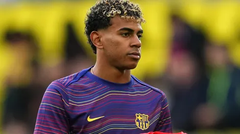 Lamine Yamal of FC Barcelona warms up prior to the LaLiga EA Sports match.