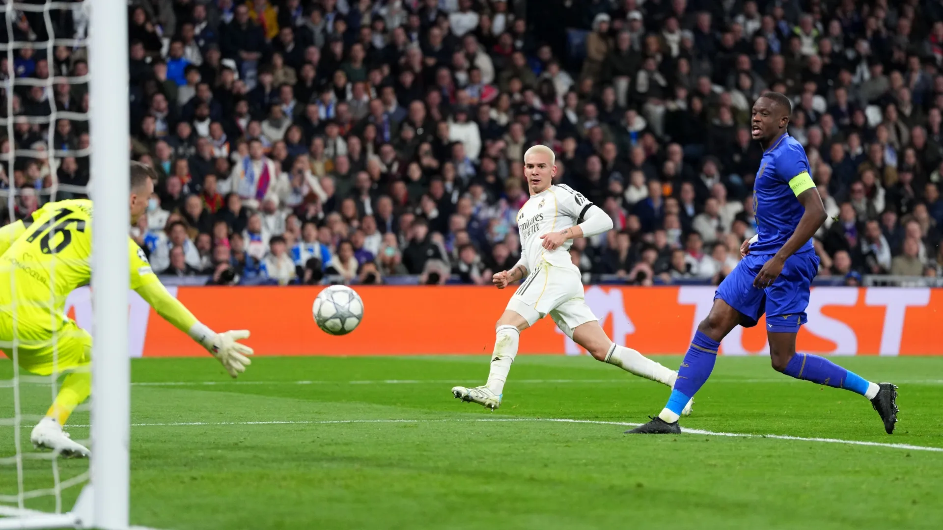 Franco Mastantuono of Real Madrid scoring against AS Monaco.