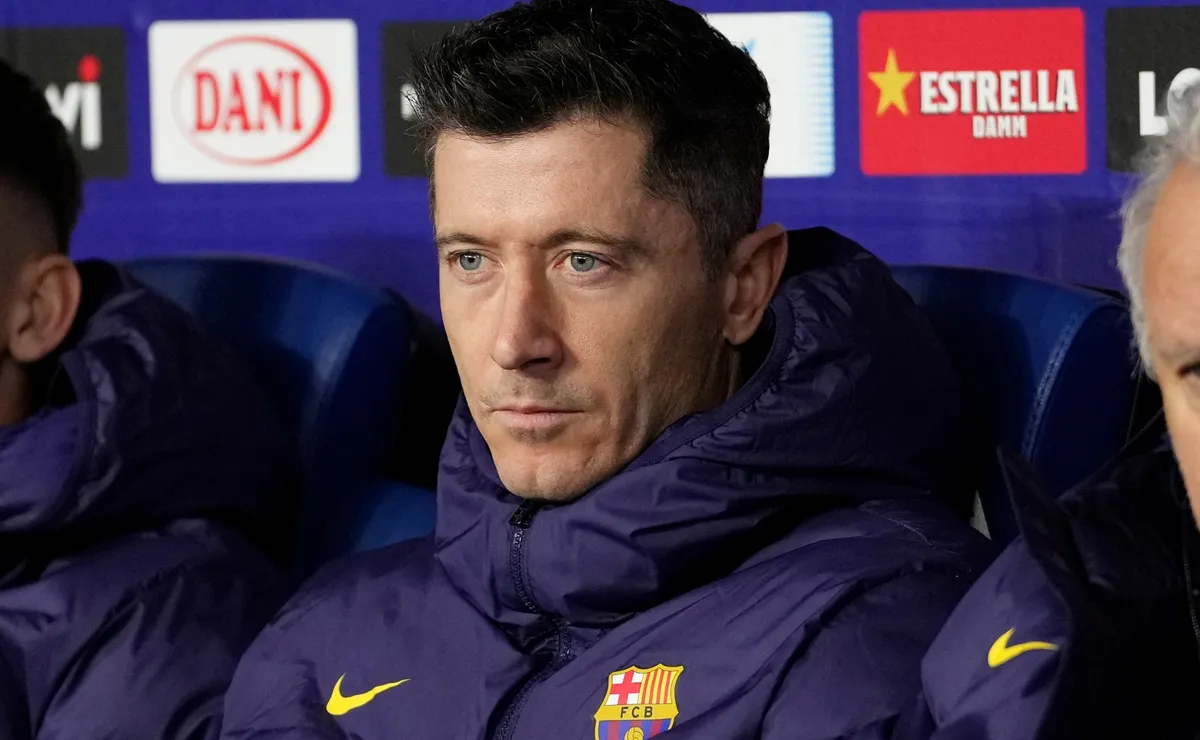 Robert Lewandowski reportedly sets a clear deadline to decide his future amid potential Barcelona departure