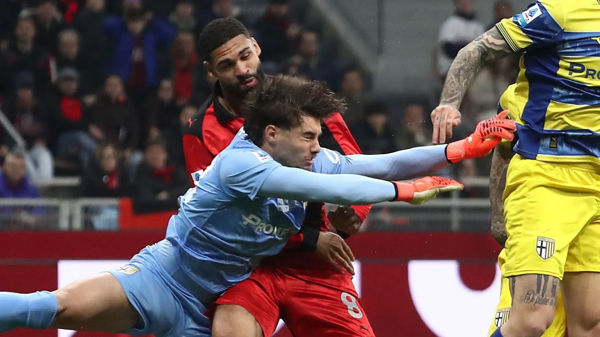 Edoardo Corvi of Parma Calcio clashes with Ruben Loftus-Cheek of AC Milan.