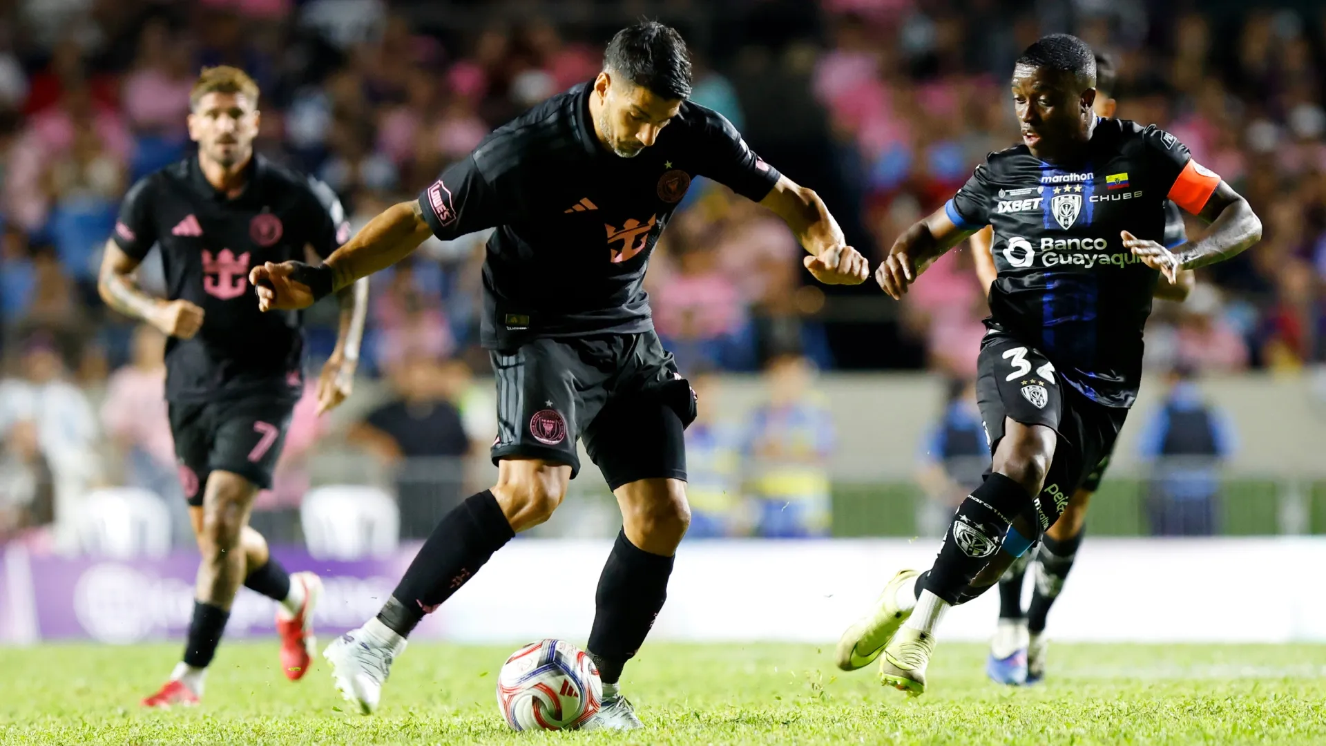 Luis Suarez (C) of Inter Miami drives the ball against Jhegson Mendez (R) of Independiente del Valle.