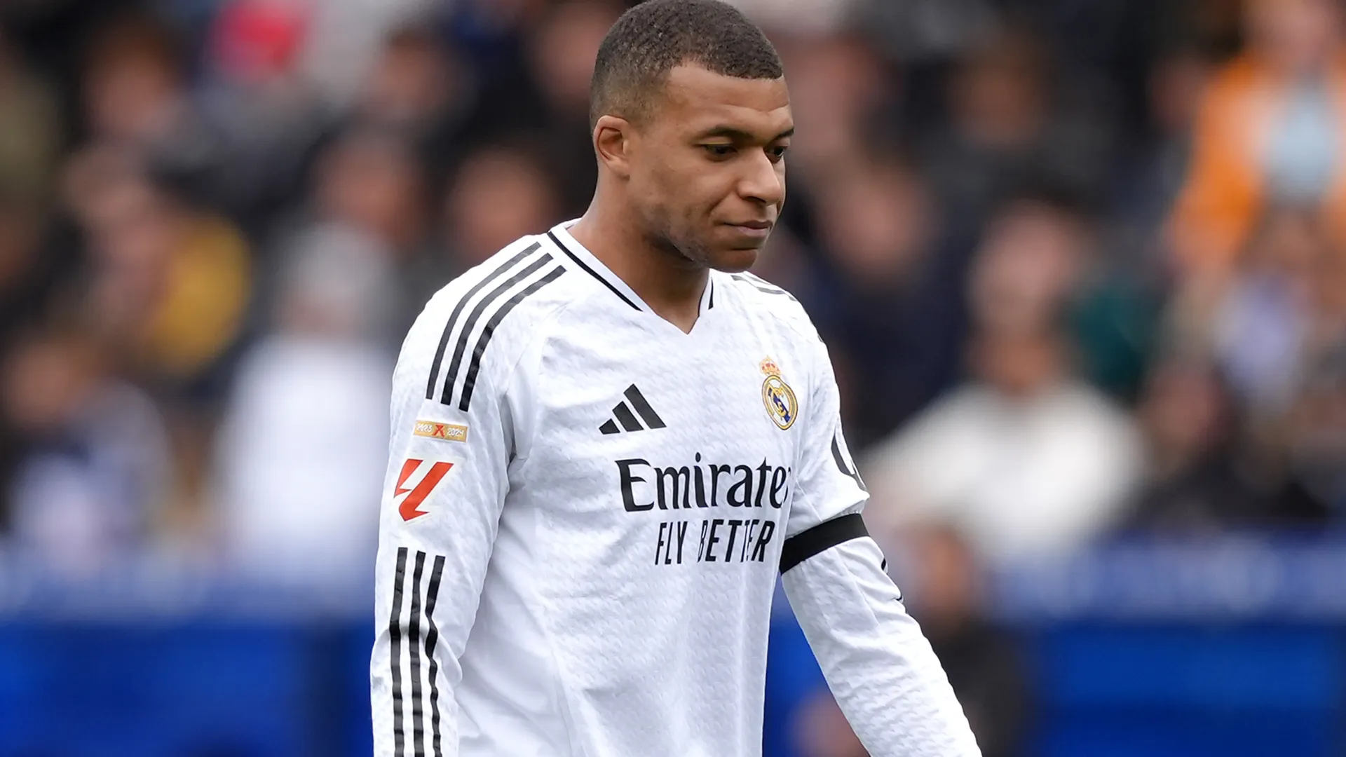 Mbappé has been dealing with a knee injury for a few weeks (Juan Manuel Serrano Arce/Getty Images)