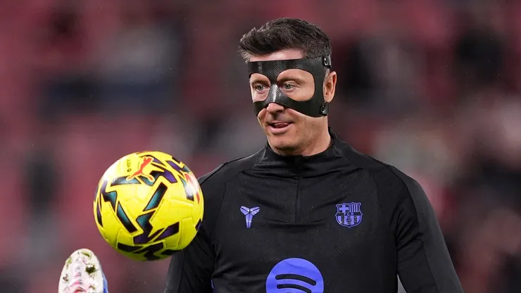 Robert Lewandowski warms up prior to the La Liga game between Athletic Club and Barcelona.
