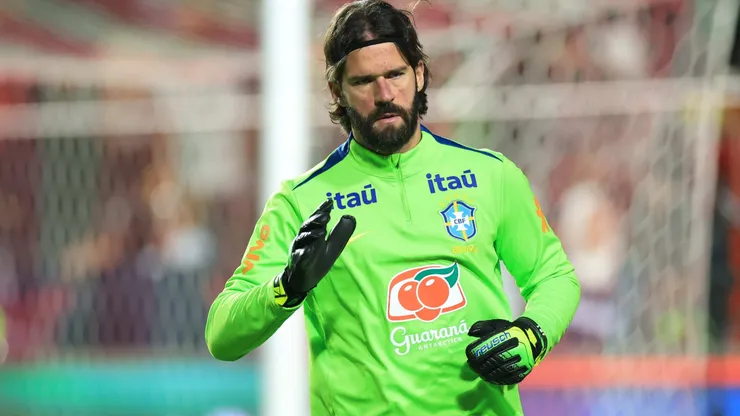 Alisson won't play this weekend with his club for an injury