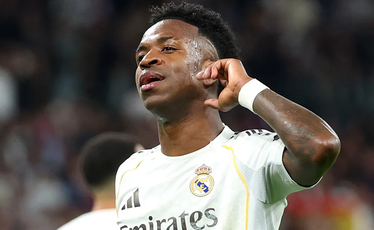 يصل فينيسيوس جونيور، لاعب ريال مدريد، إلى 100 هدف، ليحفر اسمه في تاريخ الدوري الإسباني يصل فينيسيوس جونيور، لاعب ريال مدريد، إلى 100 هدف، ليحفر اسمه في تاريخ الدوري الإسباني