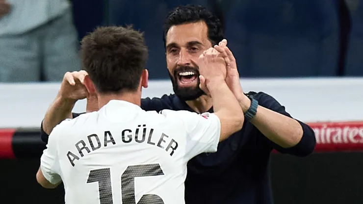 Arda Guler of Real Madrid celebrates with Álvaro Arbeloa, Head Coach of Real Madrid.
