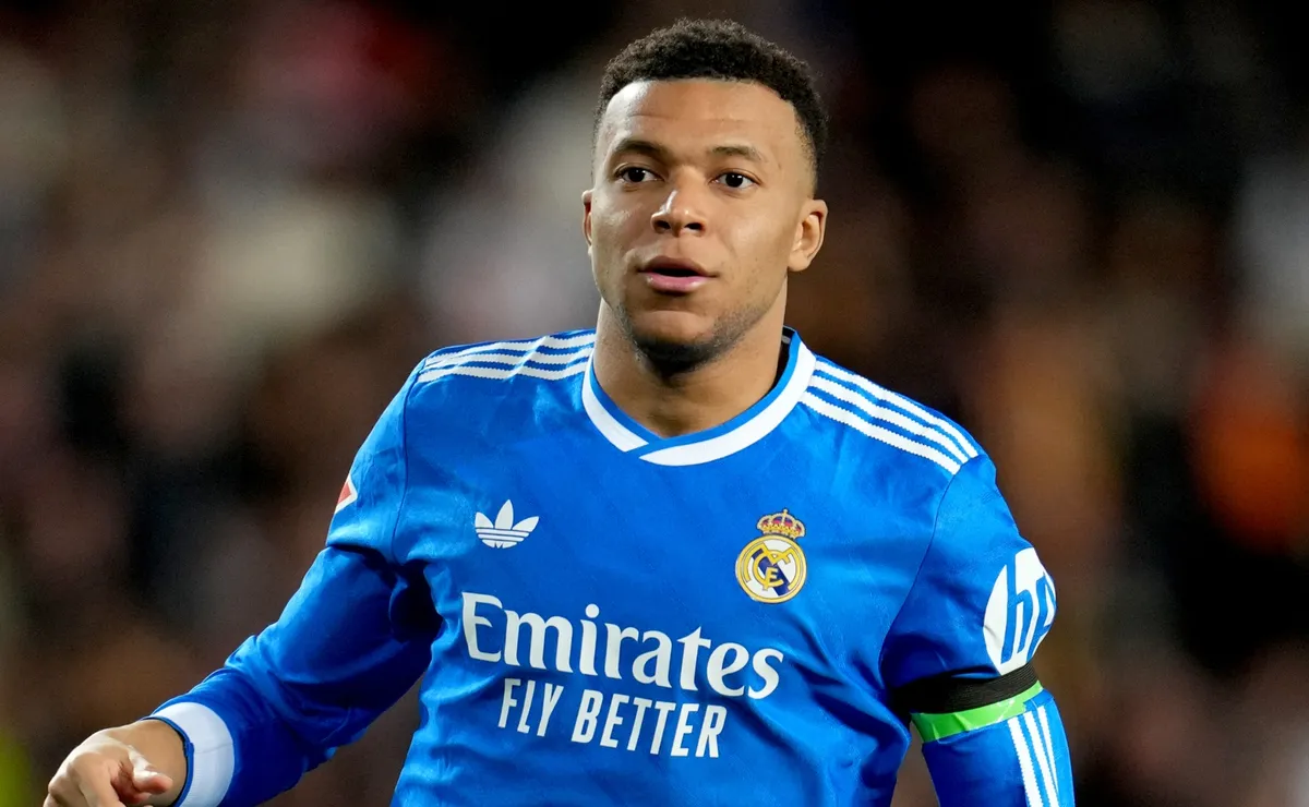 Real Madrid reportedly checked wrong knee in Kylian Mbappe injury tests before France trip