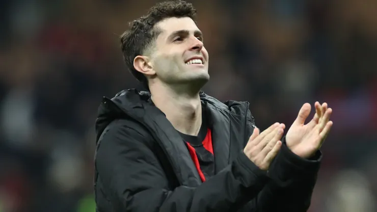 Christian Pulisic of AC Milan celebrates the victory at the end of the Serie A match.
