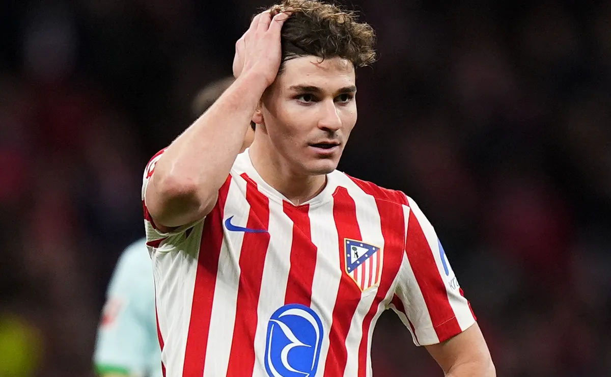 Julián Álvarez saga with Barcelona draws complaint from Atletico Madrid: ‘You are crossing the line’