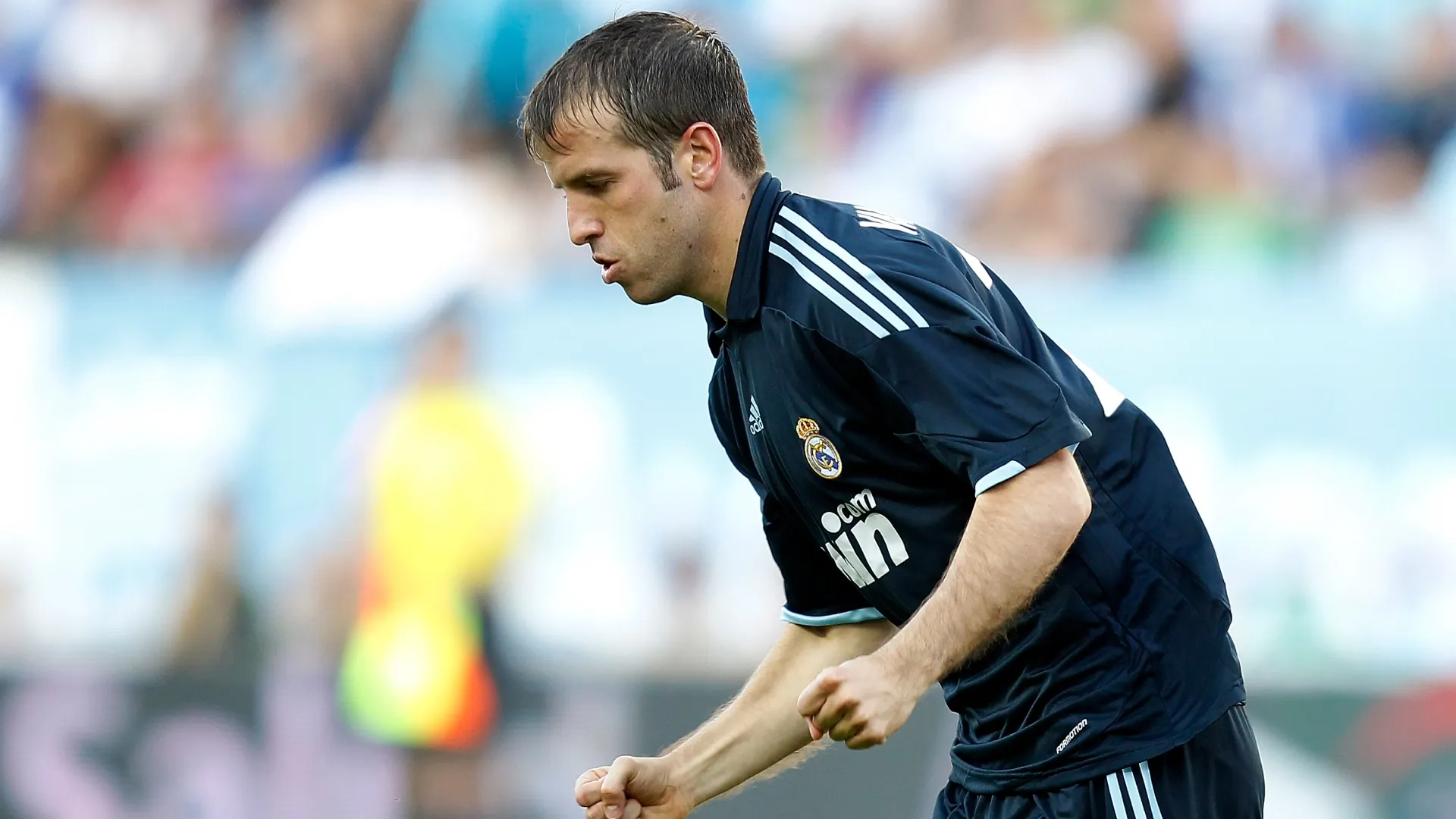 Rafael Van der Vaart playing for Real Madrid in 2010.