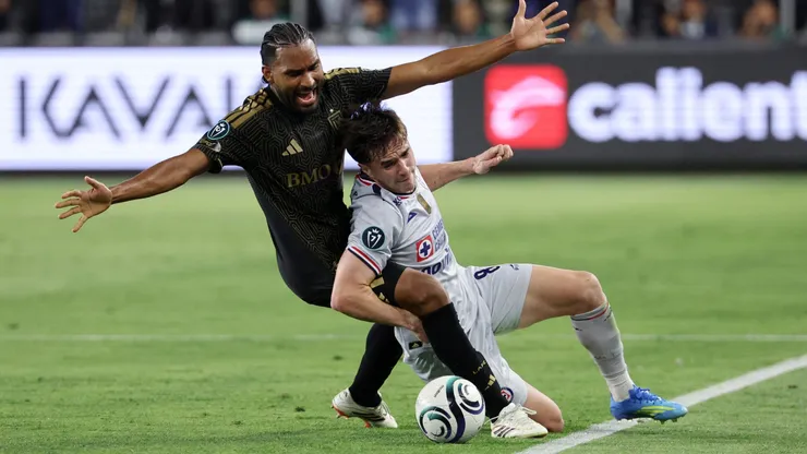 Eddie Segura of Los Angeles FC and Agustín Palavecino of Cruz Azul