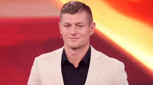 Toni Kroos receives The Golden Heart award during the "Ein Herz für Kinder" Gala.