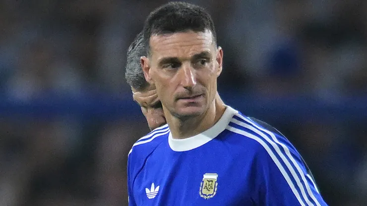 Lionel Scaloni, Head Coach of Argentina looks on prior to the international friendly match.