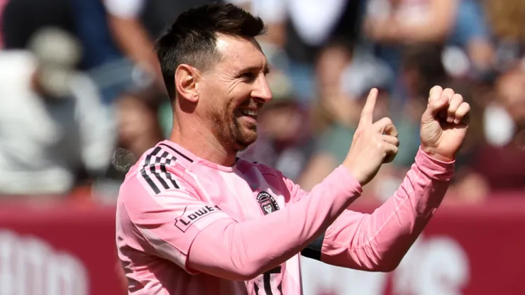 Lionel Messi #10 of Inter Miami CF celebrates scoring vs Colorado Rapids.