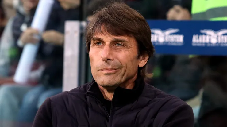 Napoli's coach Antonio Conte looks on during the Serie A match.