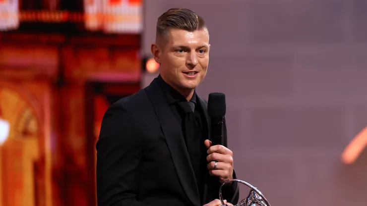Toni Kroos accepts the Laureus Sporting Inspiration award.