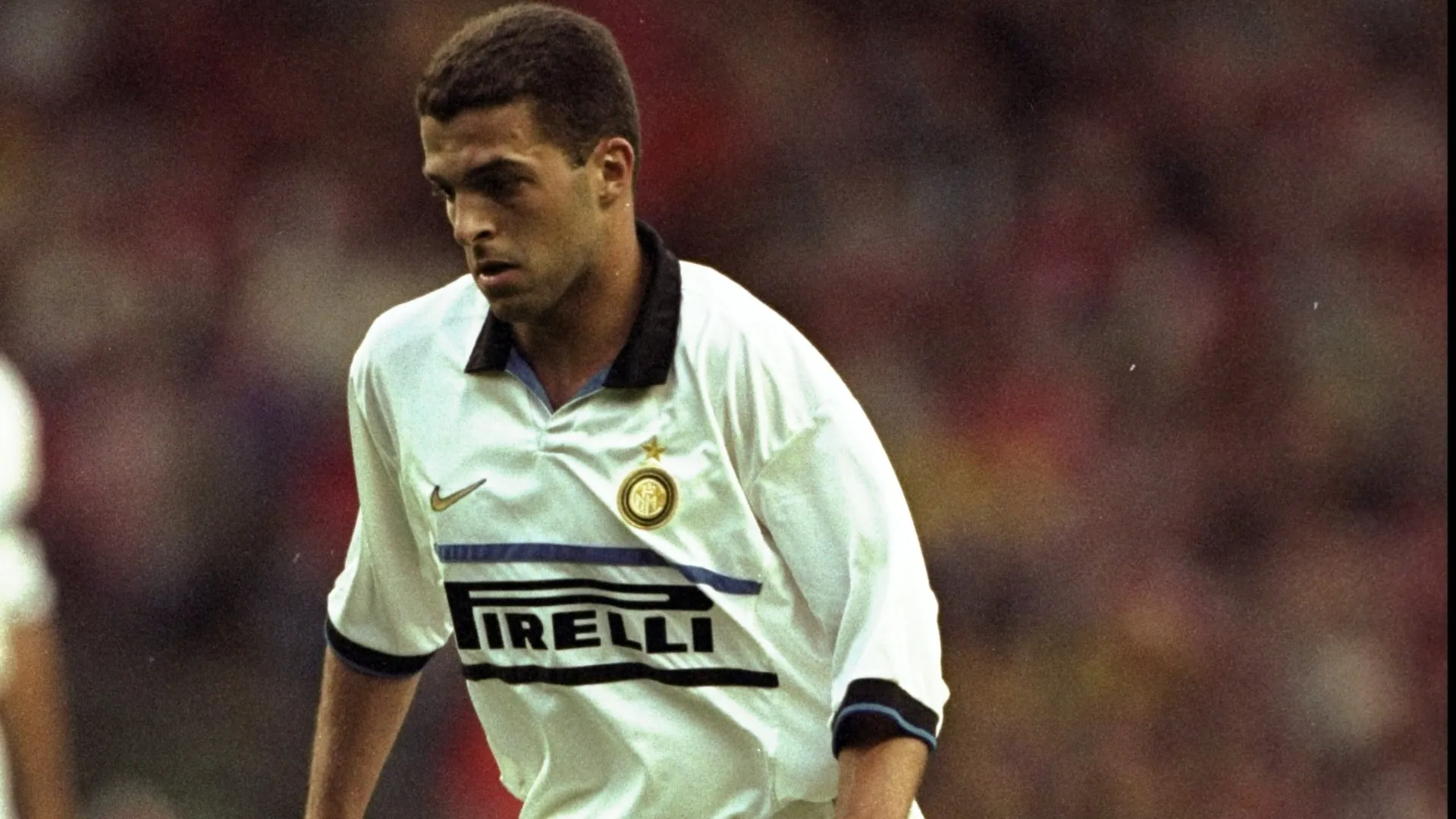 Ze Elias playing for Inter Milan in 1998.