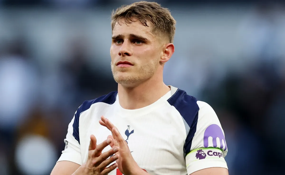 Micky van de Ven reportedly emerges as Manchester United main target, battling with Liverpool