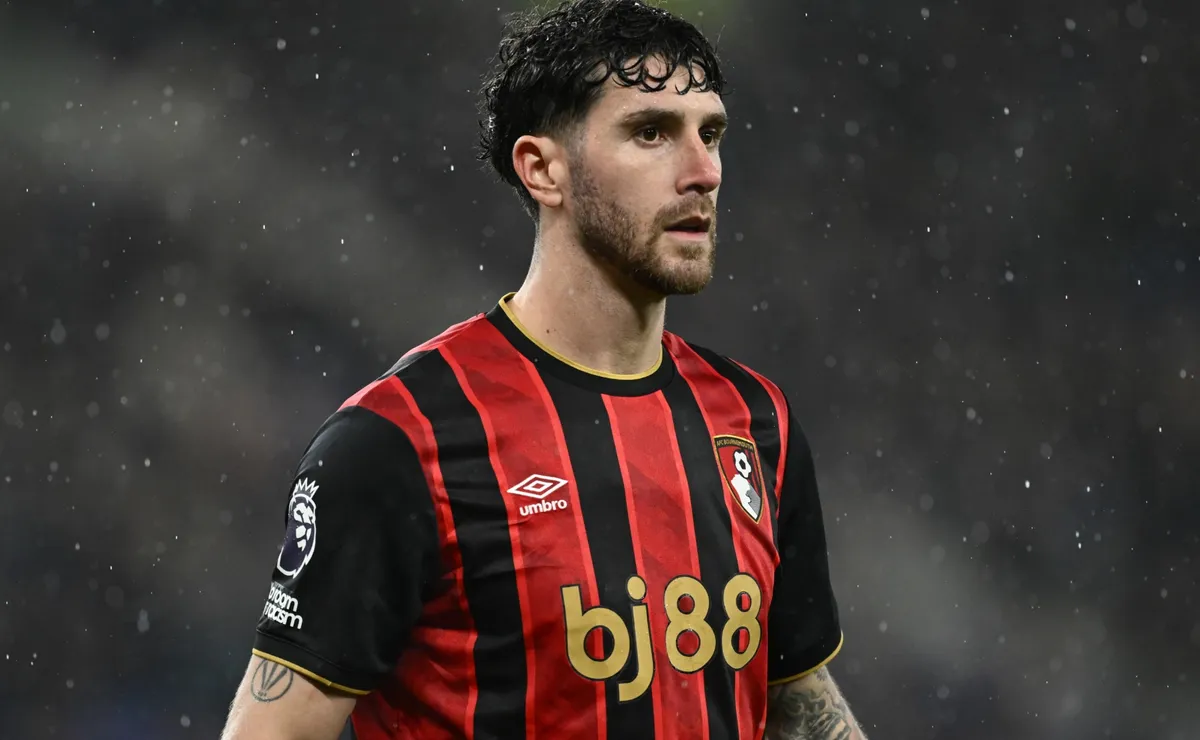 Barcelona pivot away from Marcos Senesi as Bournemouth defender reportedly agrees to join Tottenham