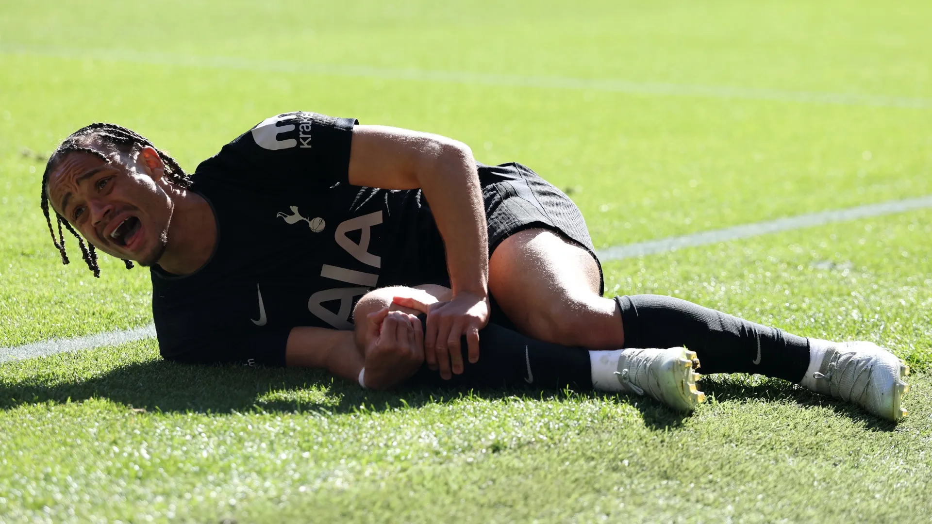 Simons suffered a knee injury while playing for Tottenham.