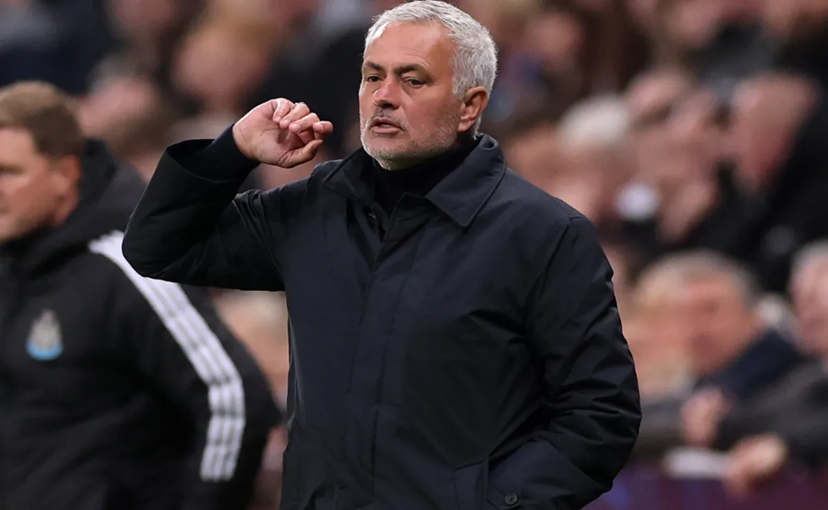 Real Madrid face deadline in José Mourinho race as Benfica release clause has expiration date