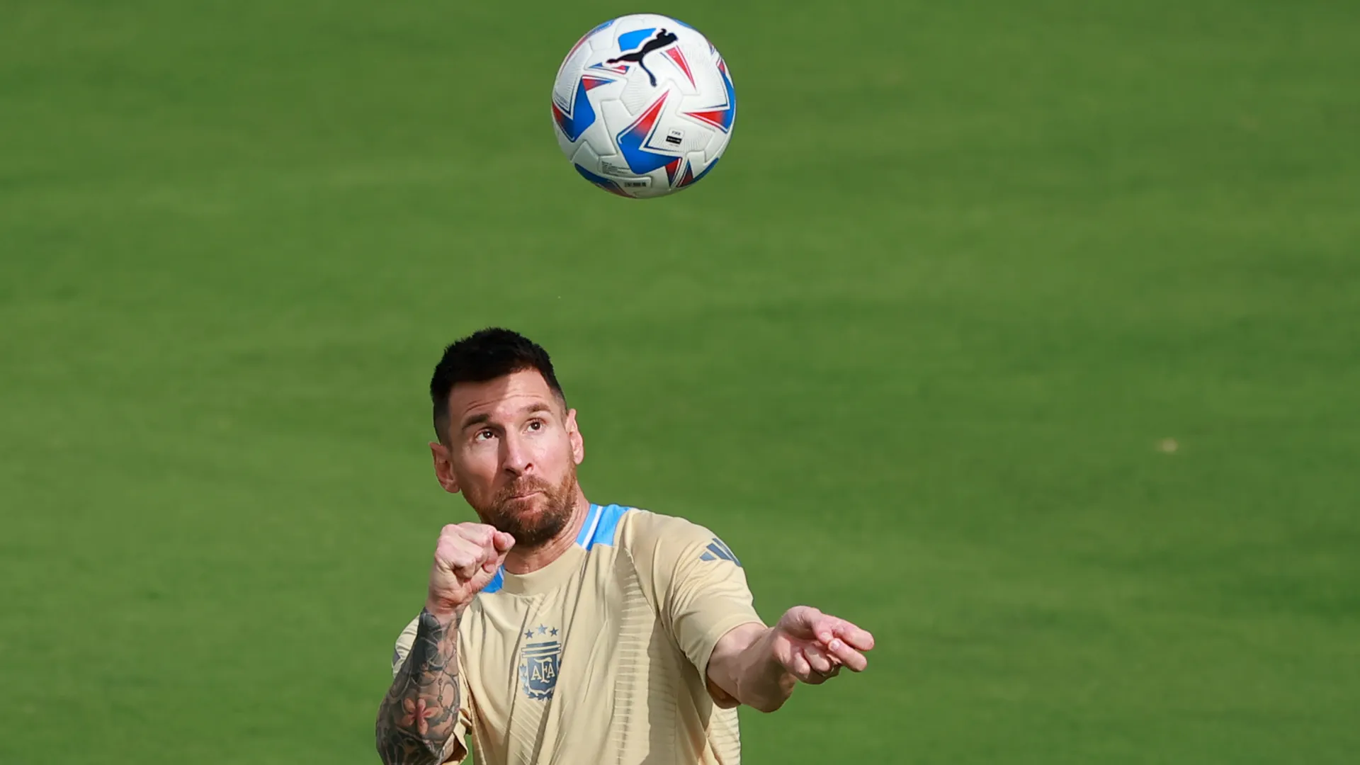 messi header