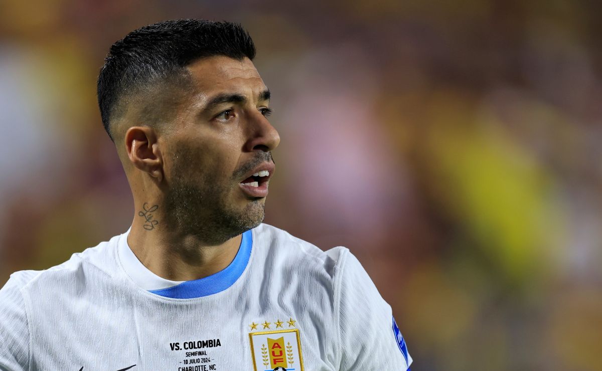 Luis Suarez leaves door open for fifth World Cup appearance with message to Uruguay