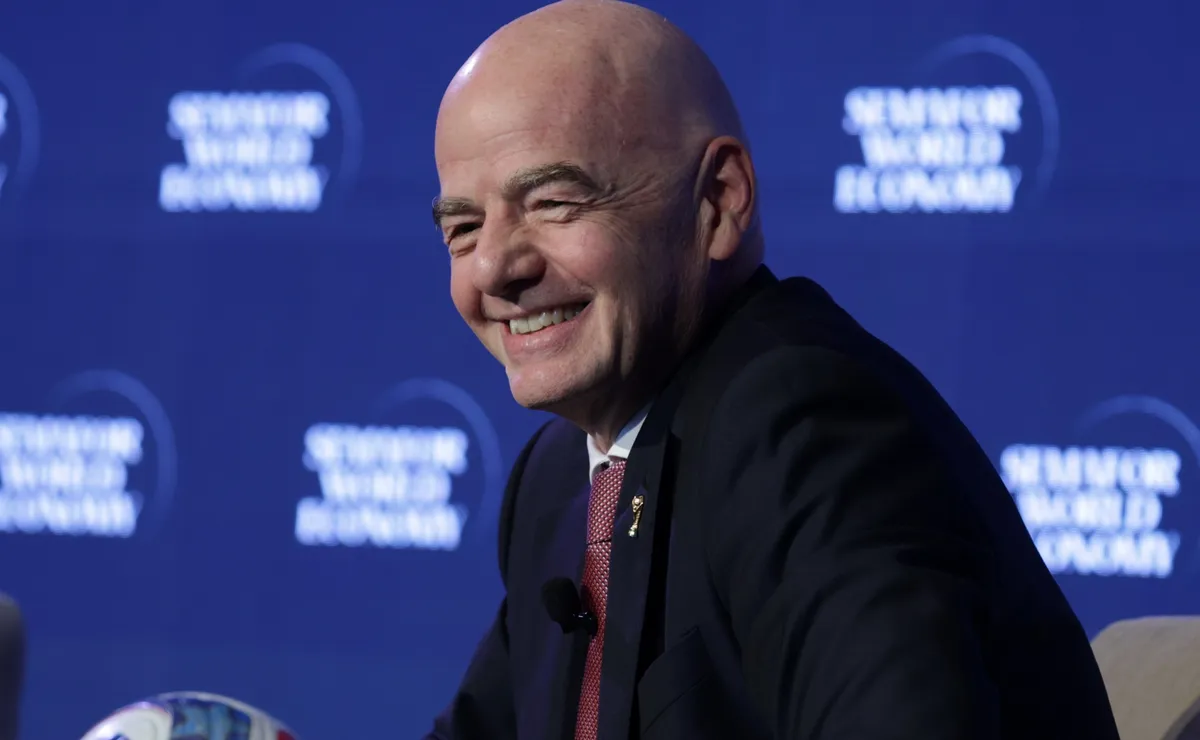 تعليق إنفانتينو الساخر على أسعار تذاكر كأس العالم 2026: “سأحضر له هوت دوج وكولا” تعليق إنفانتينو الساخر على أسعار تذاكر كأس العالم 2026: “سأحضر له هوت دوج وكولا”