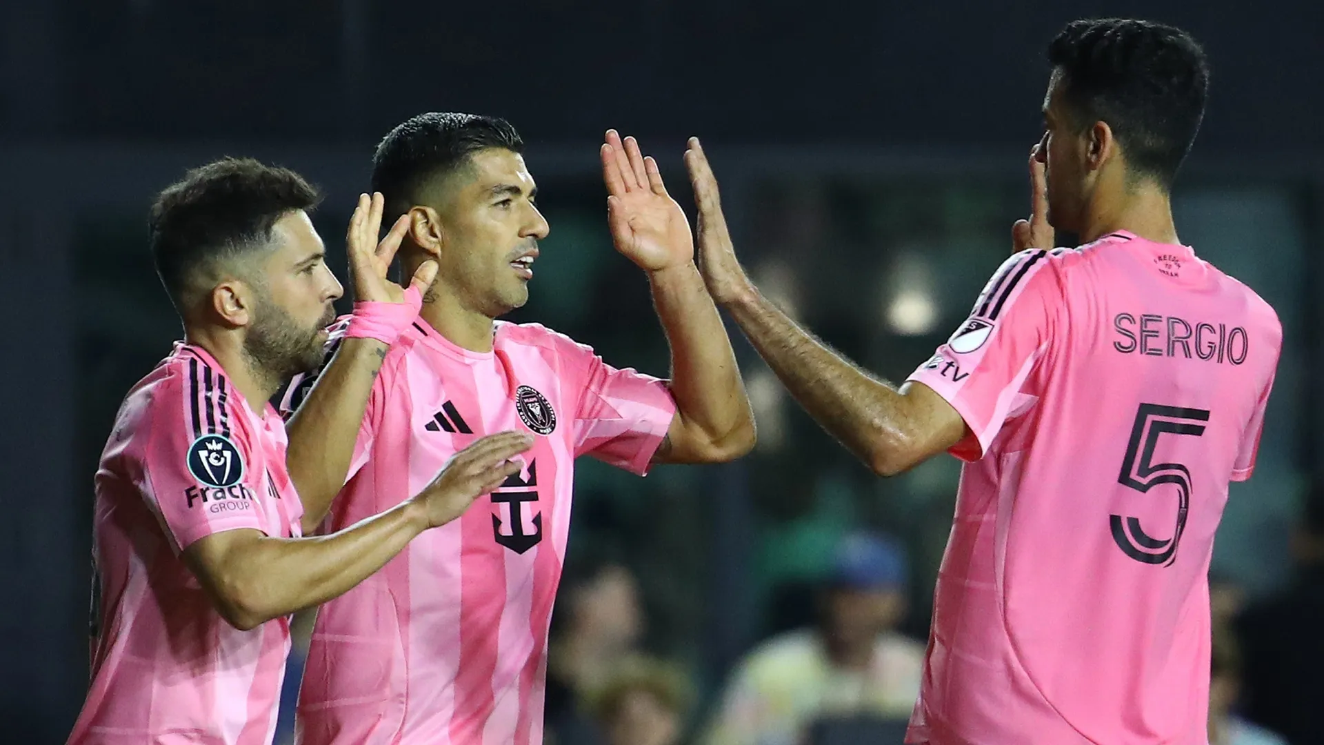 Luis Suárez #9 of Inter Miami celebrates with Sergio Busquets #5 and Jordi Alba #18.