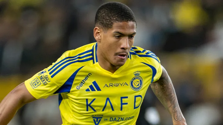 Ângelo of Al-Nassr runs with the ball during to the Saudi Pro League match.