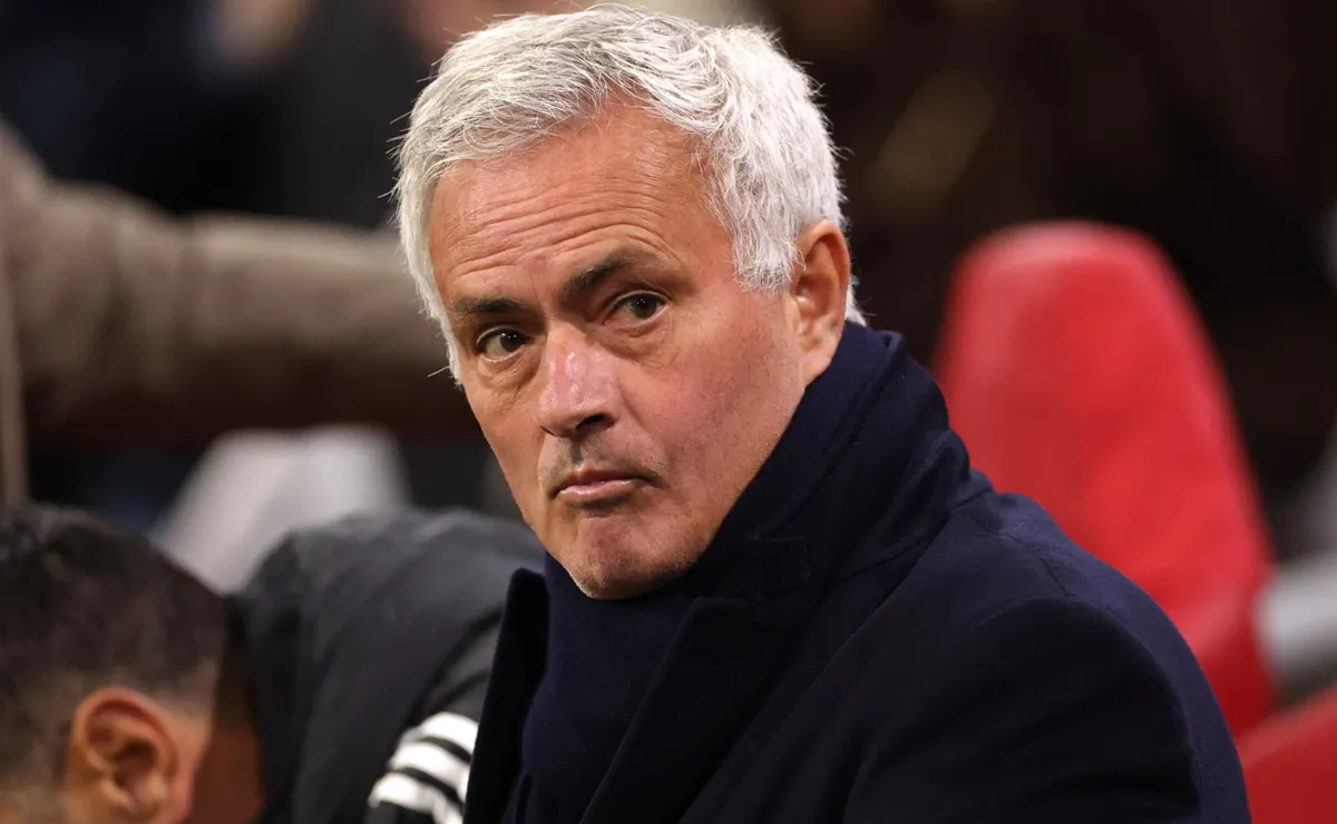 قد يتم تحديد مستقبل جوزيه مورينيو قريبًا، حيث يقال إن ريال مدريد على علم بالموعد النهائي لكسر الشرط الجزائي قد يتم تحديد مستقبل جوزيه مورينيو قريبًا، حيث يقال إن ريال مدريد على علم بالموعد النهائي لكسر الشرط الجزائي