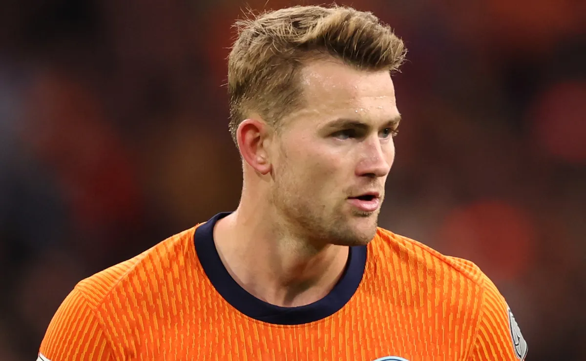 Matthijs de Ligt con la camiseta de Países Bajos durante un partido internacional.