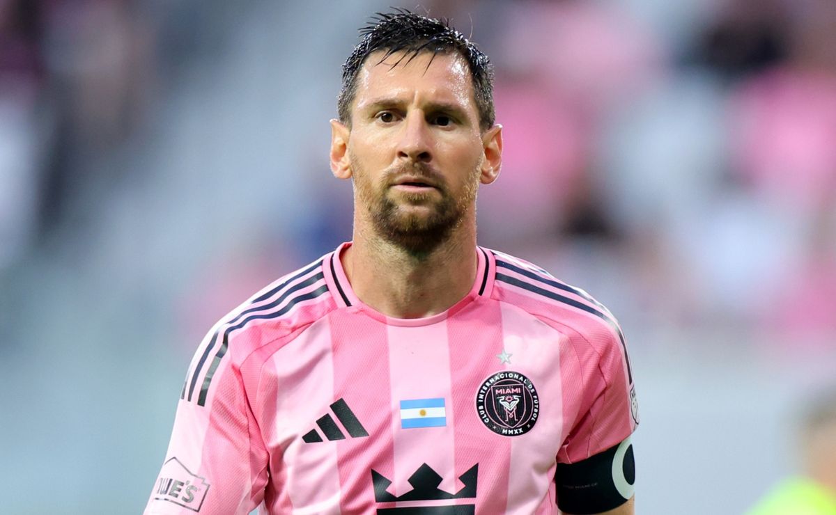 Video: Lionel Messi forced off due to injury in Inter Miami vs Philadelphia 18 days before 2026 World Cup with Argentina