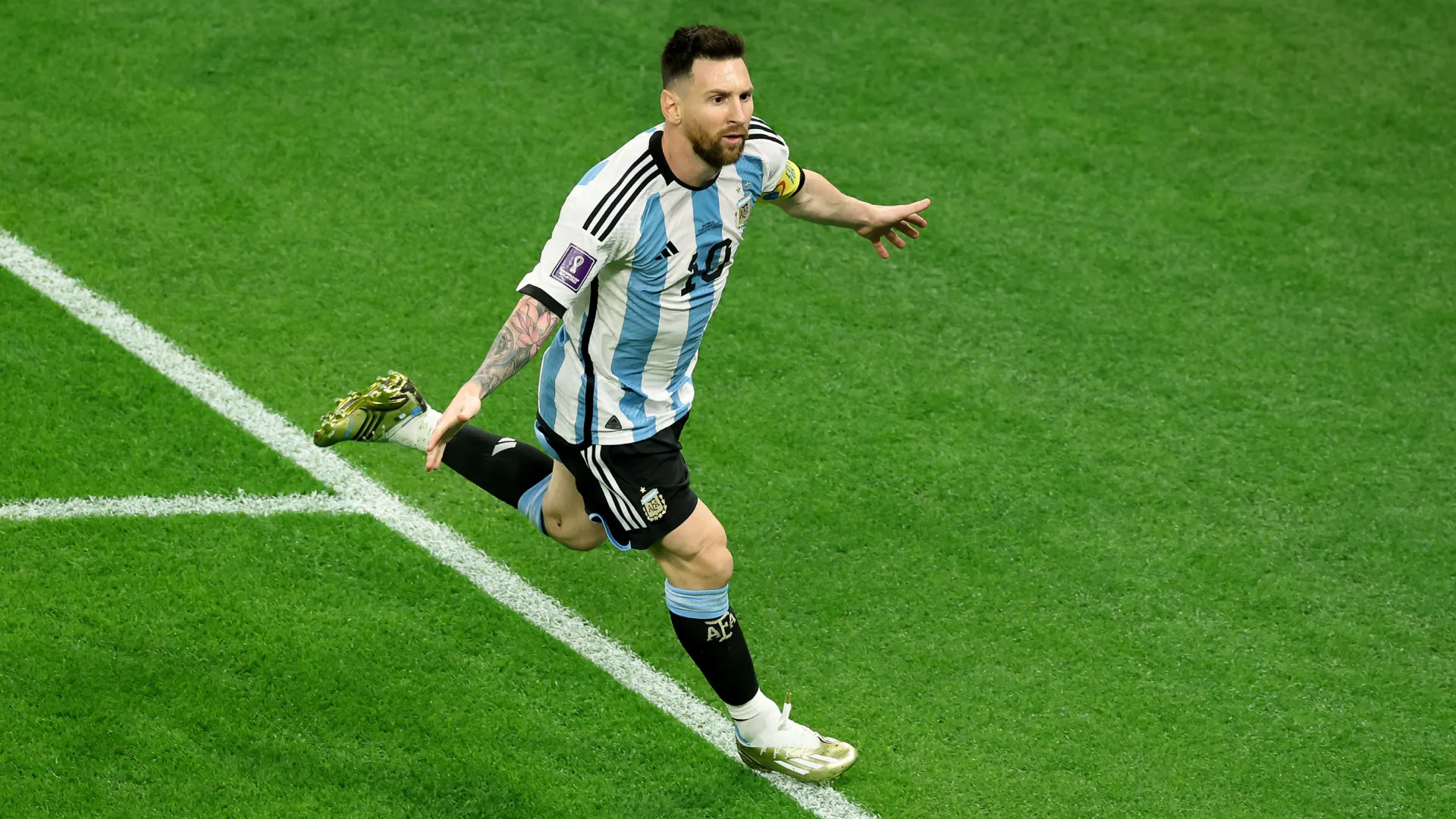 Lionel Messi celebrates after scoring vs Australia at the 2022 World Cup. (Getty Images)