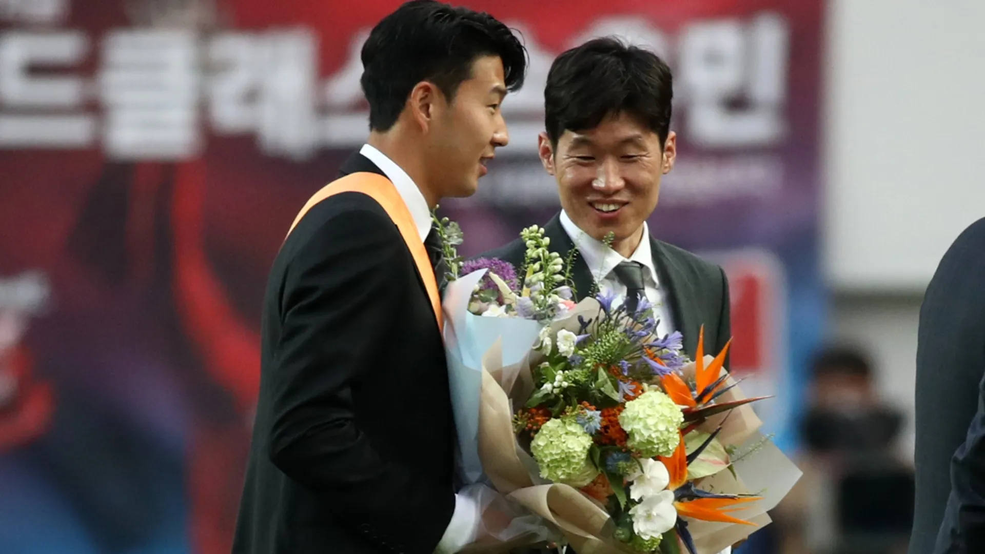 Son Heung-min (L) talks with Park Ji-sung (R) as he is awarded the Cheongnyong Medal prior to an international friendly in 2022.
