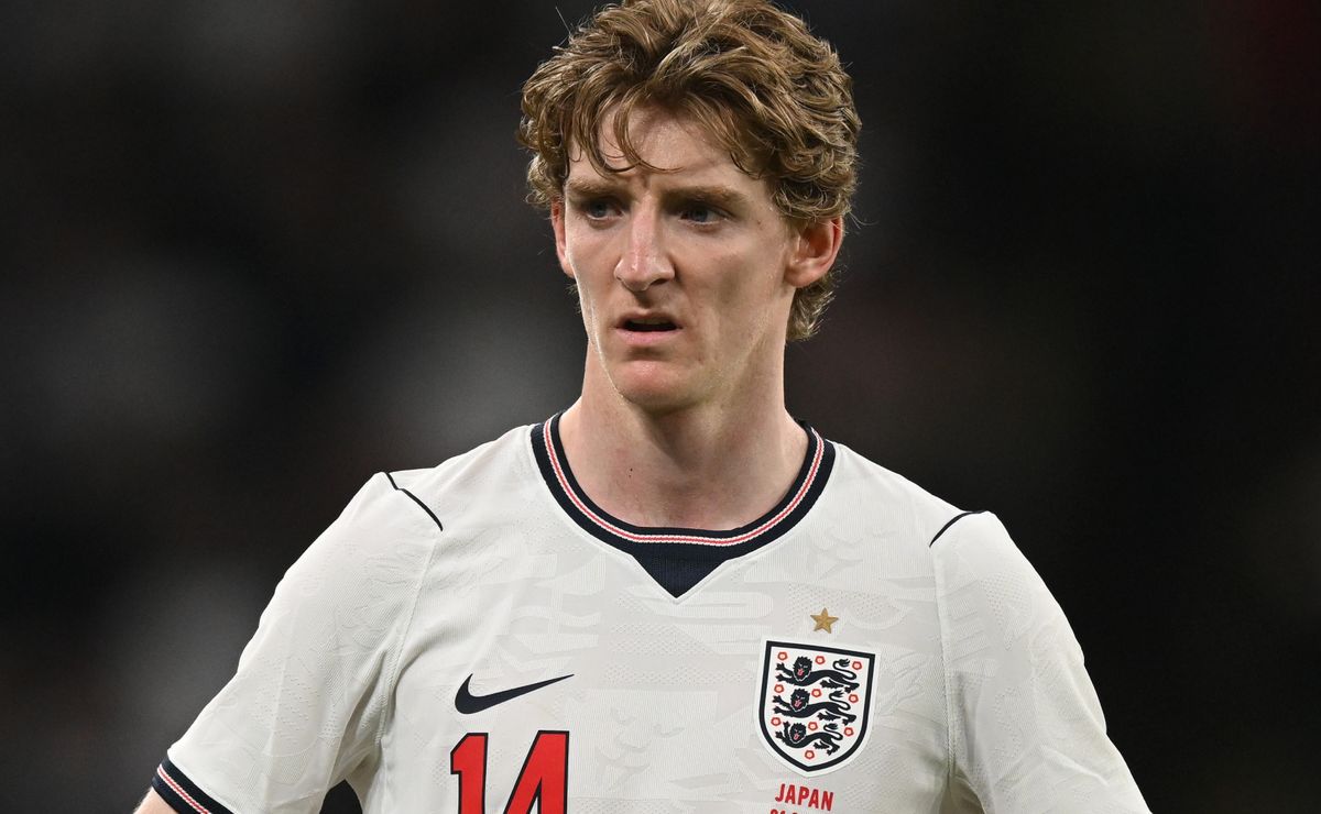 Anthony Gordon compares himself to Raphinha at Barcelona presentation after big-money move