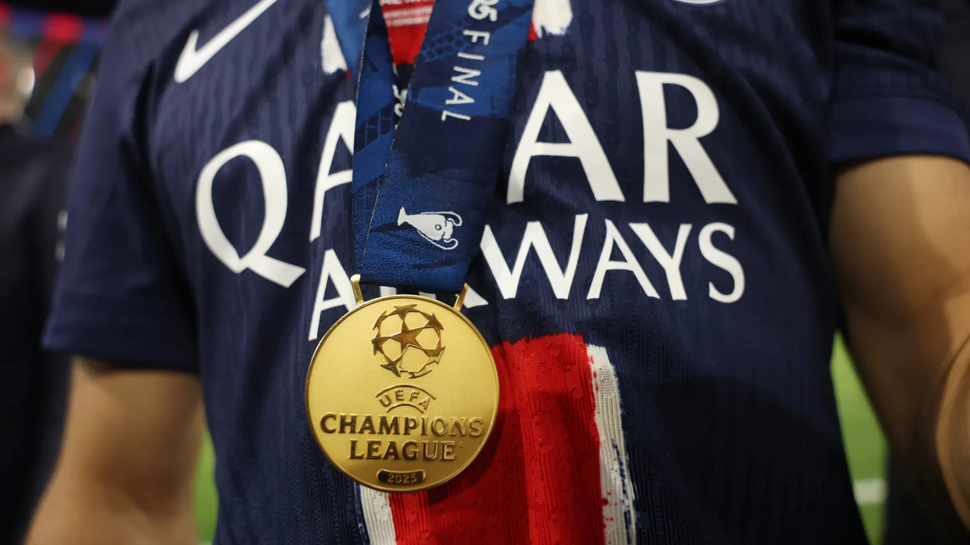 champions league medal (2)
