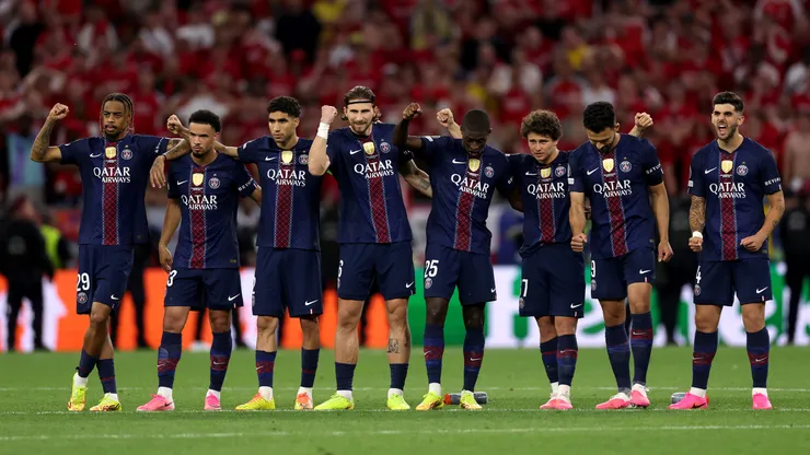 Players of Paris Saint-Germain celebrate