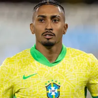Brazil’s Carlo Ancelotti praises Raphinha ahead of the 2026 World Cup, calling him the world’s best at attacking deep