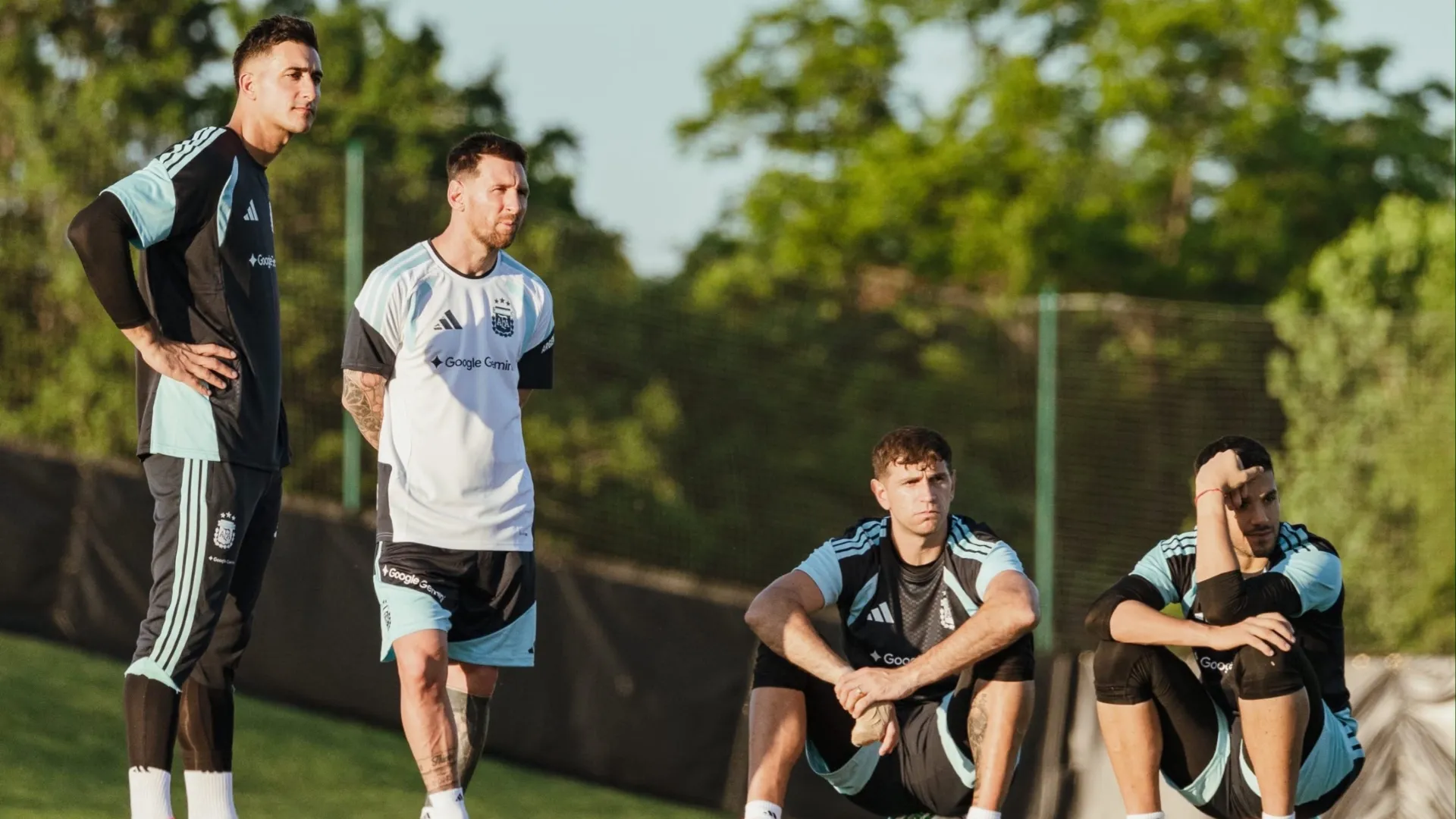 Lionel Messi alongside Argentina's goalkeepers during a training session.