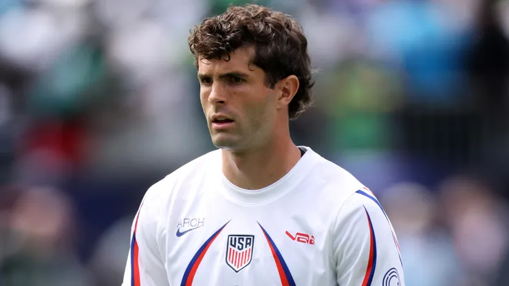 Christian Pulisic #10 of United States warms up