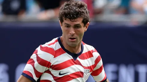 Christian Pulisic #10 of the USA controls the ball.